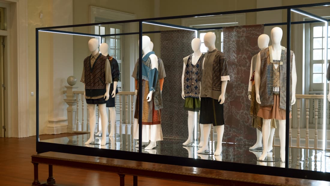 <h1> Fashioning Batik </h1>