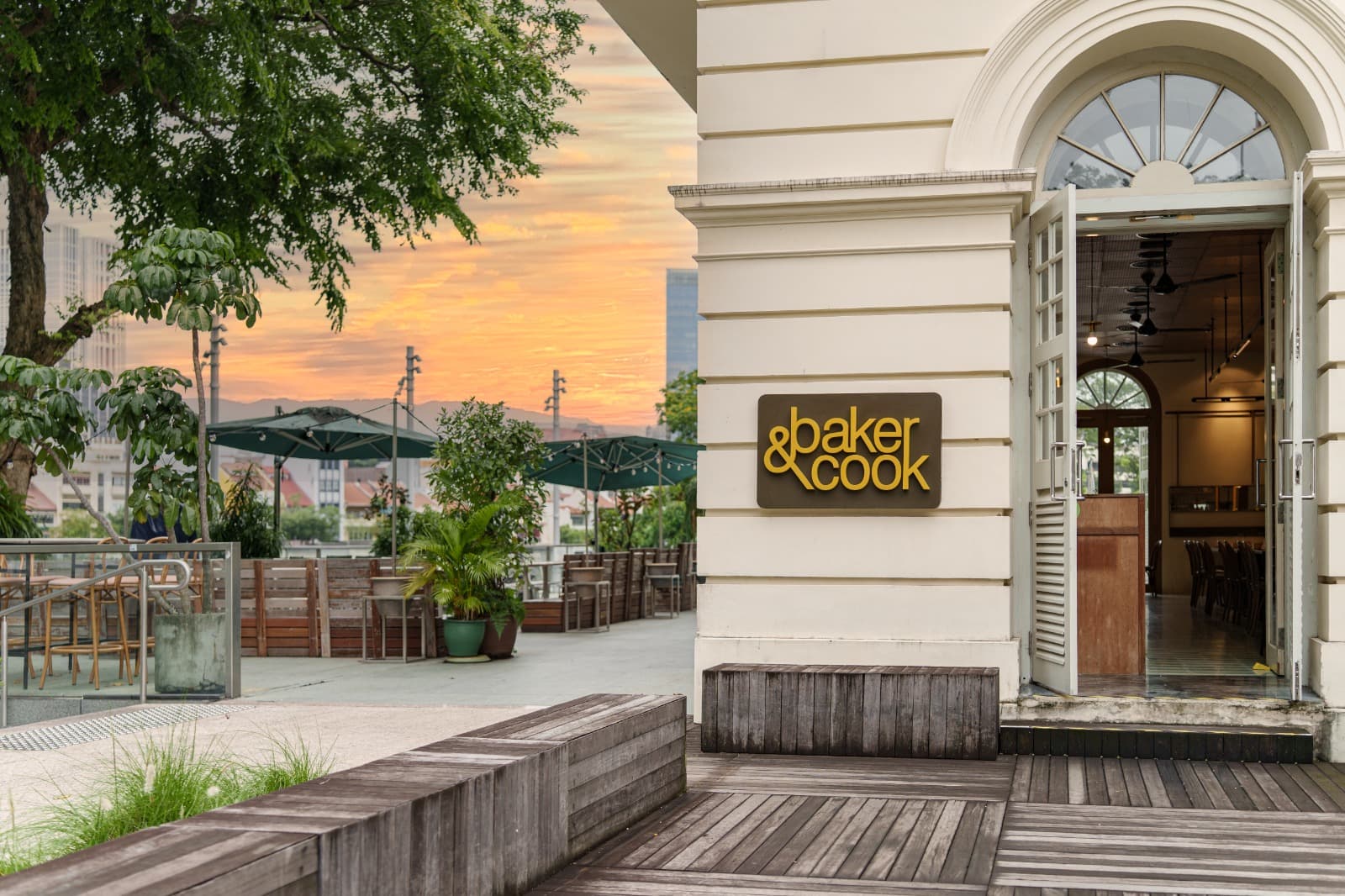 <h1>Baker &amp; Cook</h1>